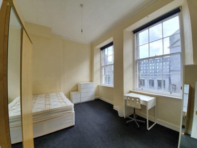 5 bedroom flat to rent