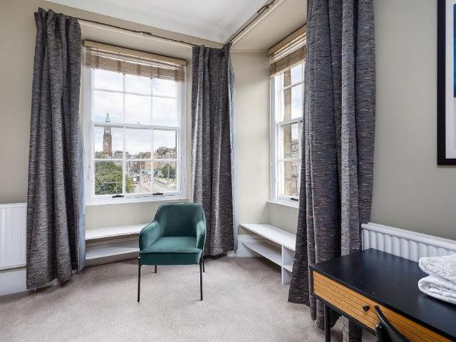 5 bedroom flat to rent