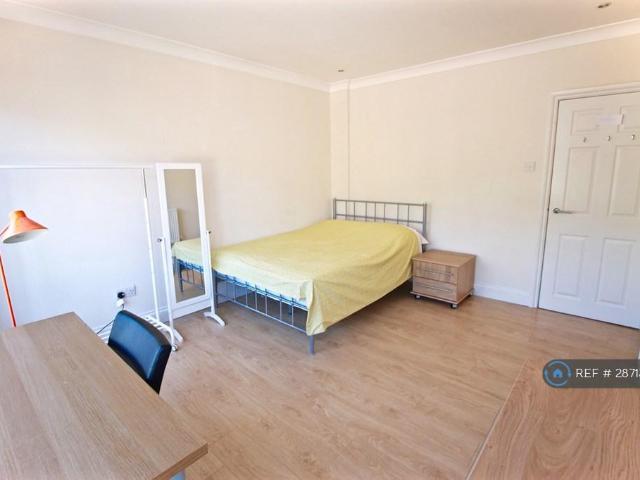 5 bedroom flat to rent