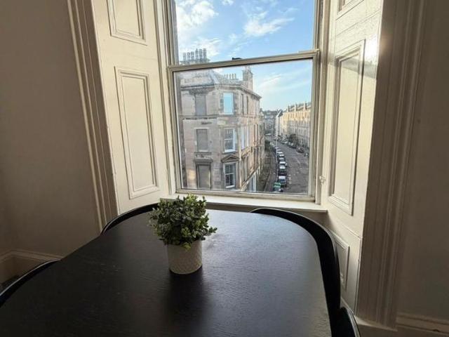 5 bedroom flat to rent