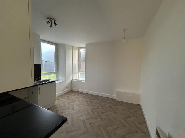5 bedroom flat to rent