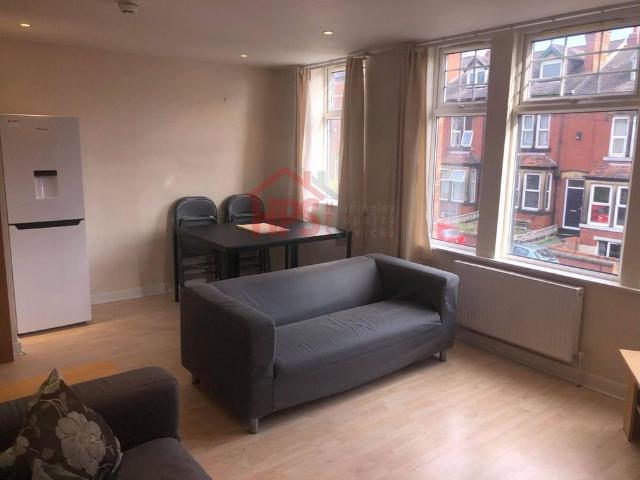 5 bedroom flat to rent