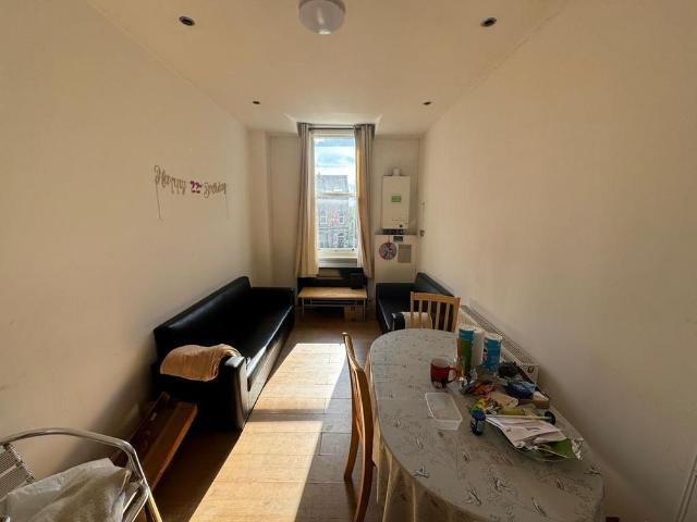 5 bedroom flat to rent