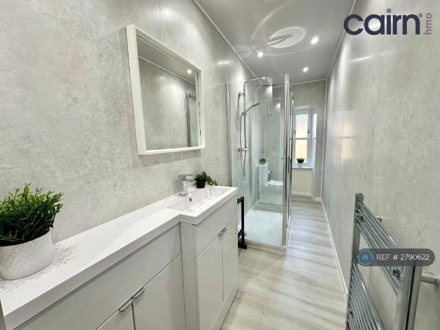 5 bedroom flat to rent