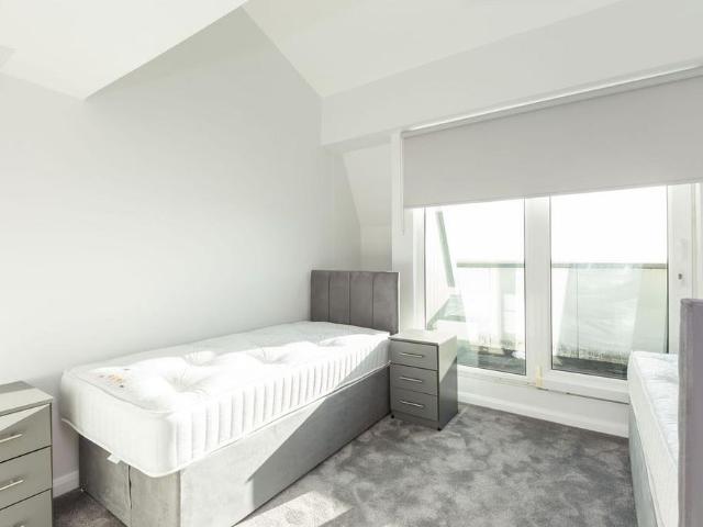 5 bedroom flat to rent