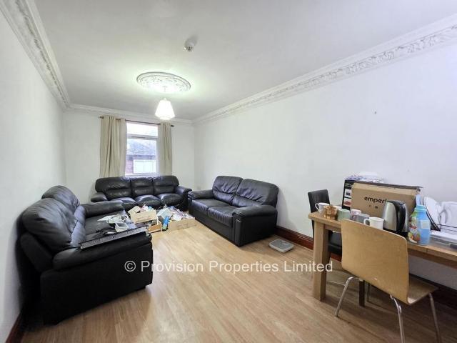 5 bedroom flat to rent