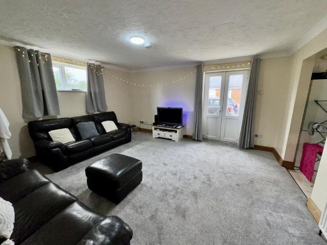 5 bedroom flat to rent