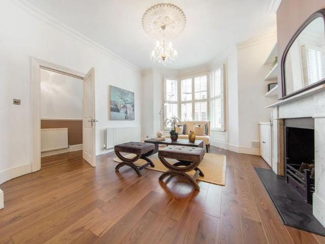 5 bedroom flat to rent