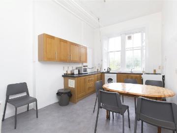 5 bedroom flat to rent