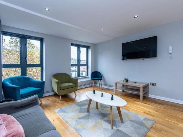 5 bedroom flat to rent