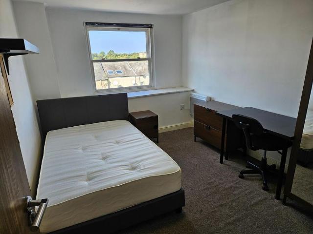 5 bedroom flat to rent
