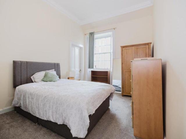 5 bedroom flat to rent