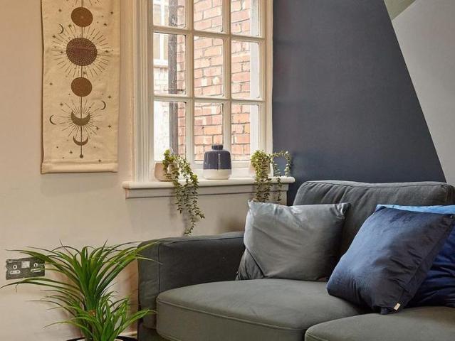 5 bedroom flat to rent