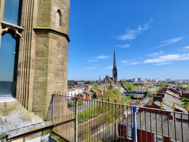 5 bedroom flat for sale