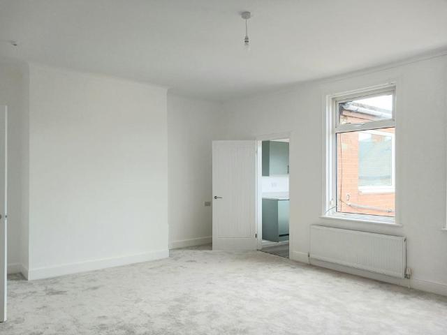 5 bedroom maisonette for sale
