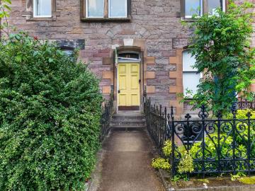 5 bedroom flat for sale