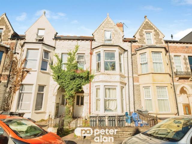 5 bedroom flat for sale