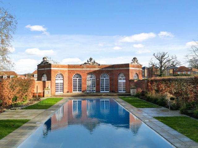 5 bedroom flat for sale