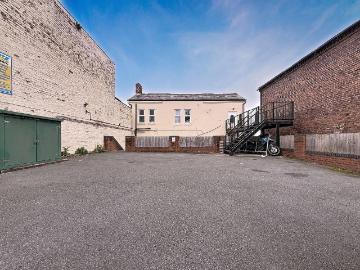 5 bedroom flat for sale