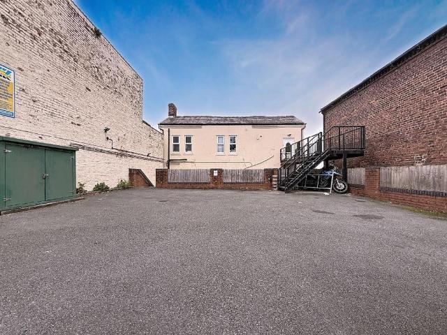 5 bedroom flat for sale