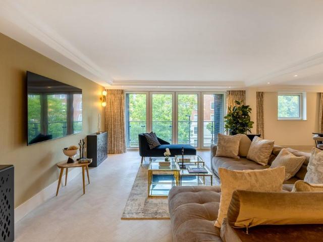 5 bedroom flat for sale