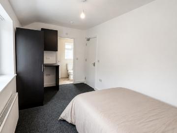 5 bedroom flat for sale