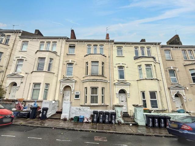 5 bedroom flat for sale