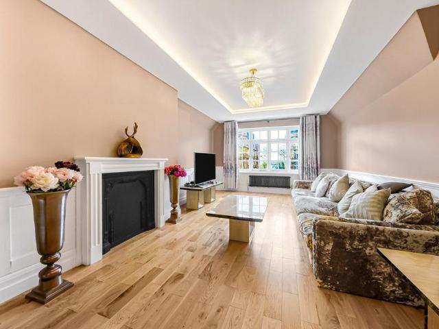 5 bedroom flat for sale