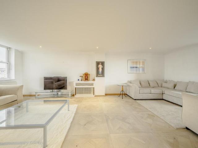 5 bedroom apartment for sale
