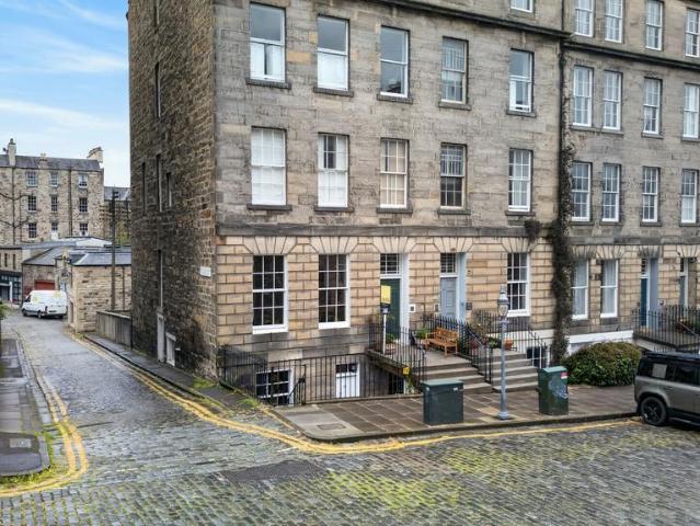 5 bedroom flat for sale