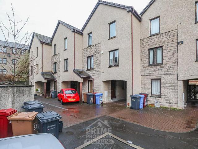 5 bedroom flat for sale