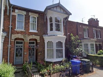 5 bedroom flat for sale