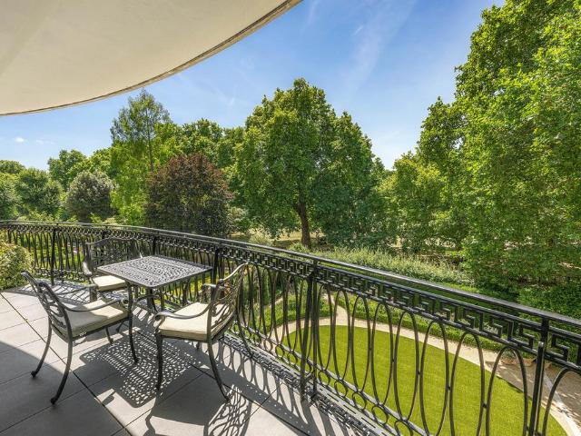 5 bedroom flat for sale
