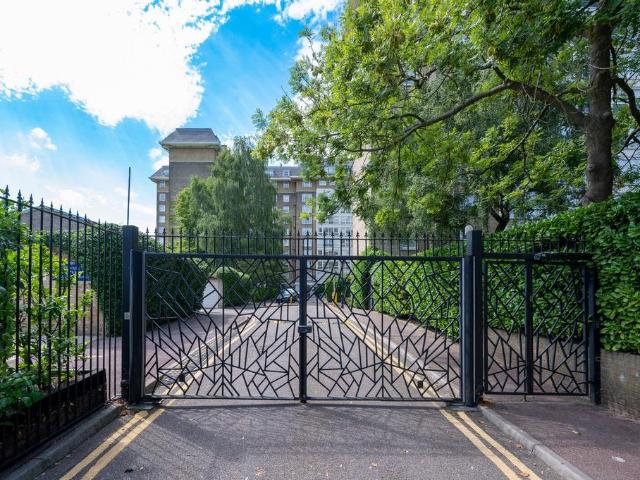 5 bedroom flat for sale