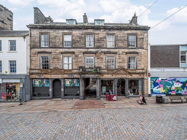 5 bedroom flat for sale