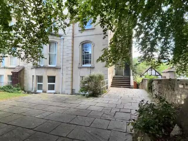 5 bedroom flat for rent in Belgrave Road, Cotham, Bristol, Bri.