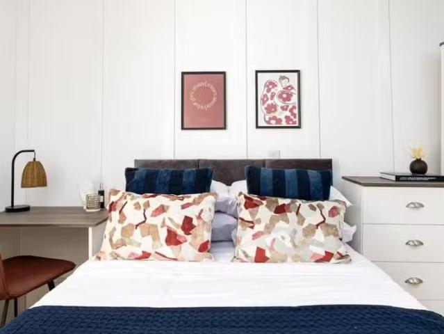 5 bedroom flat for rent in East Street, Bristol, BS3