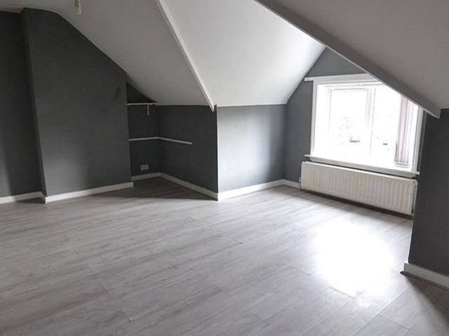 5 bedroom flat in Walsall