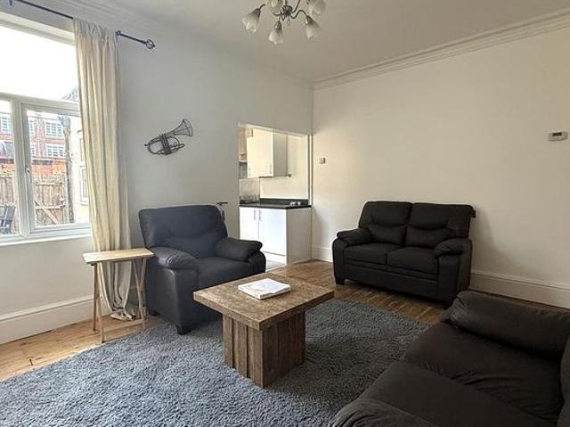 5 bedroom flat in Birmingham