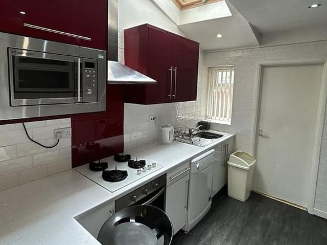 5 bedroom flat in Birmingham