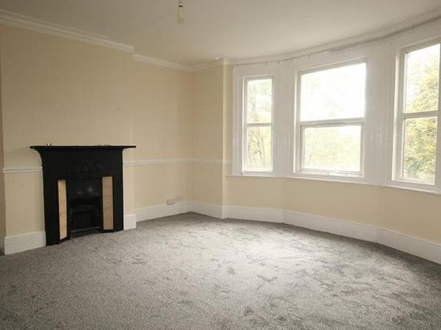 5 bedroom flat in Enfield