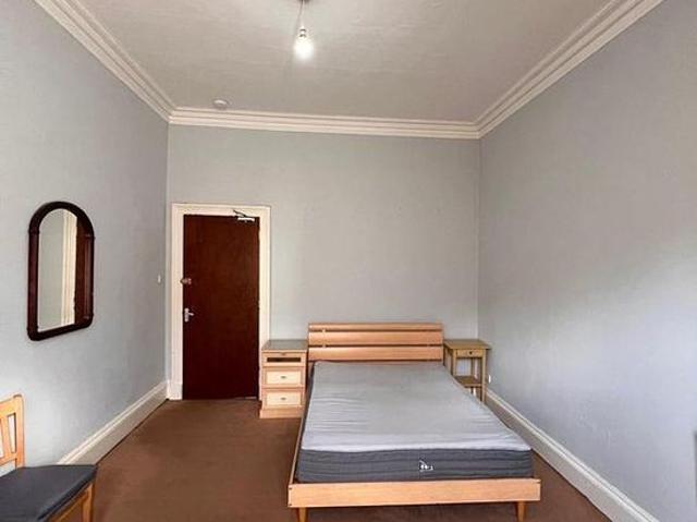 5 bedroom flat in Glasgow
