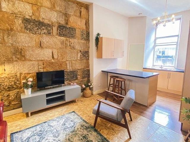 5 bedroom flat in Glasgow