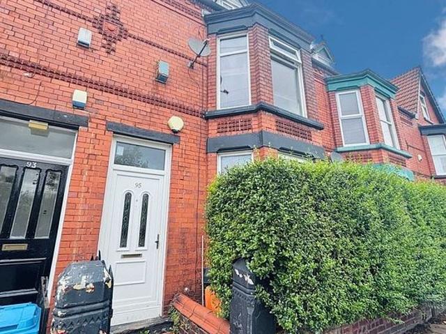 5 bedroom flat in Liverpool