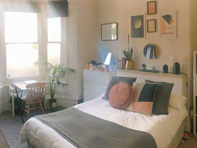 5 bedroom flat in London
