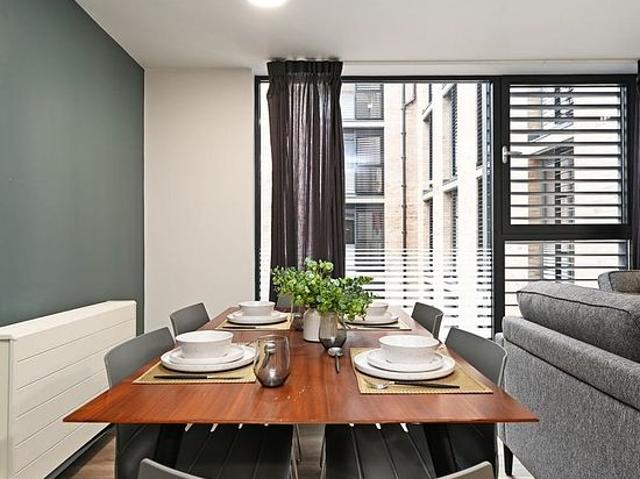 5 bedroom flat in Sheffield