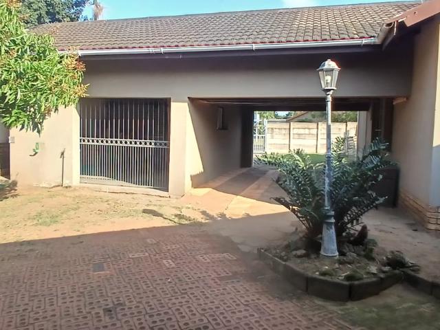 5 Bedroom Freestanding To Let in Veld En Vlei