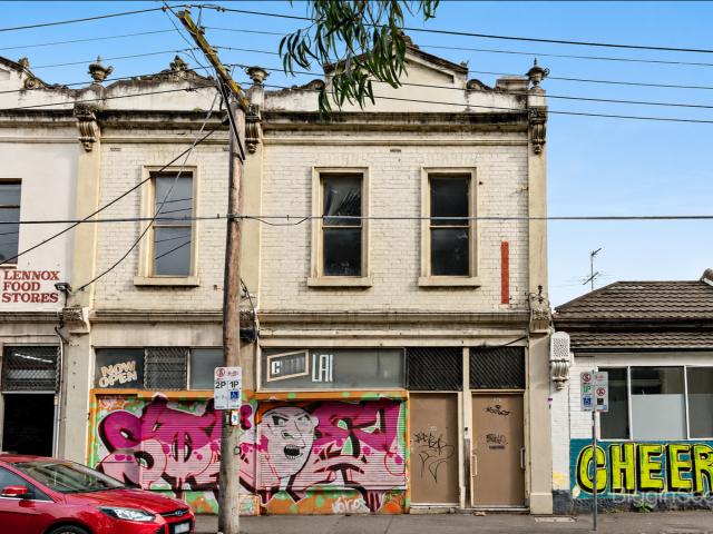 5 Bedroom Fully Furnished Victorian Terrace House in Richmond. 10min to CBD  walkable to MCG with Train stations,shopping,cafes at doorstep LOCATION!