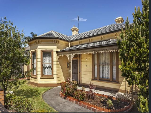 5 BEDROOM FULLY FURNISHED VINTAGE EDWARDIAN STYLE HOUSE WITH A LARGE OUTDOOR AREA  AIR CONDITIONING AND HEATING INCLUDED