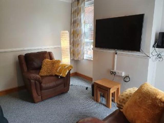 5 bedroom house, 1 en suite